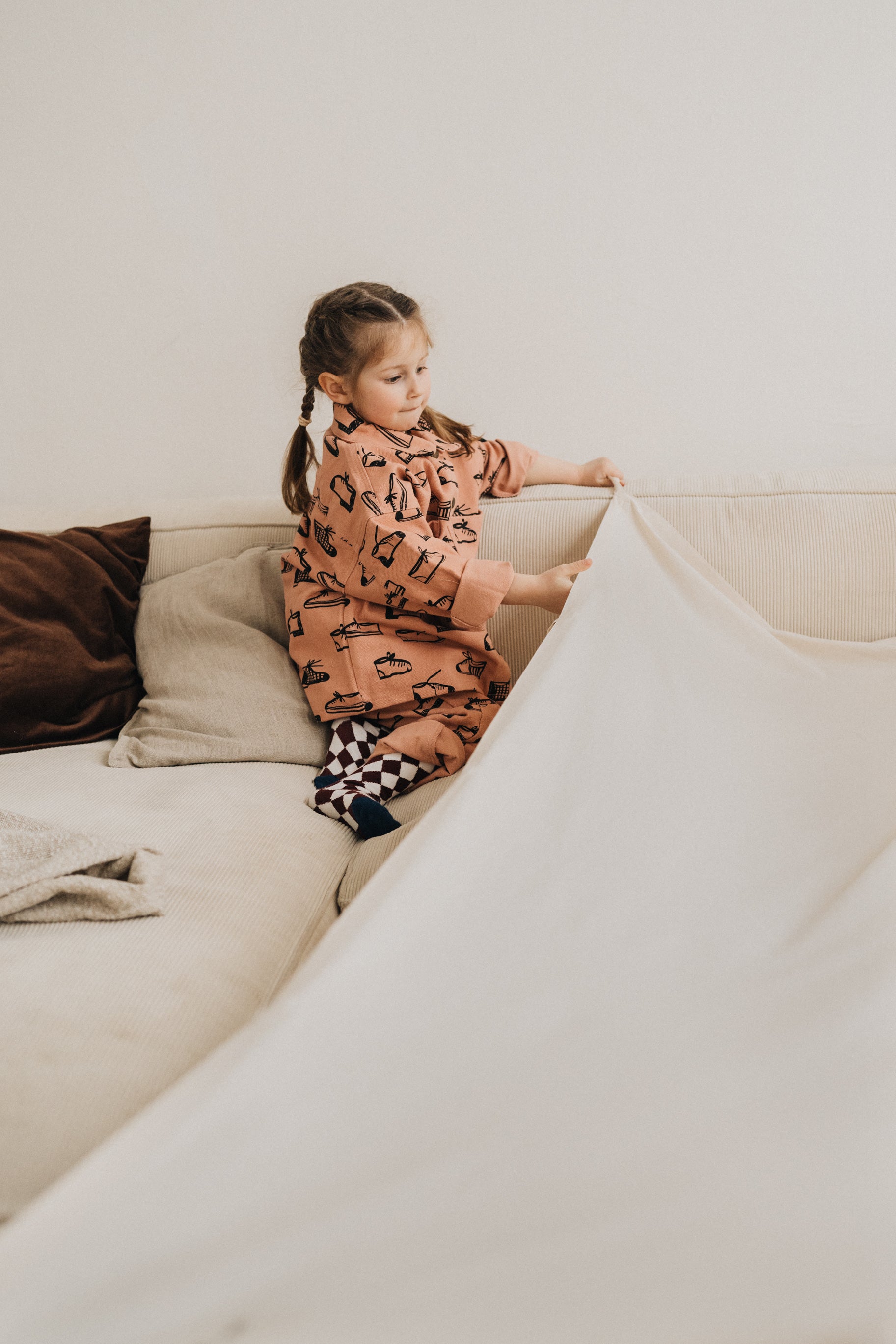Comment créer un espace de jeu magique pour vos enfants avec des cabanes en tissu ?
